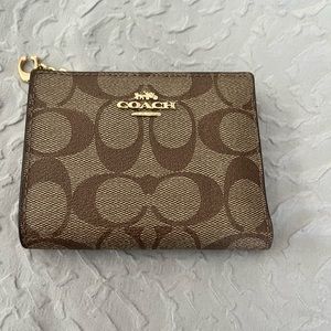 Like new Monogram Coach wallet with zipper coin compartment bifold button close